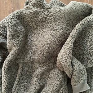 American eagle fuzzy sweatshirt